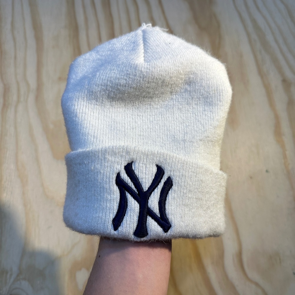 MLB New York Yankees White Cuffed Knit Beanie Hat Navy Blue Logo